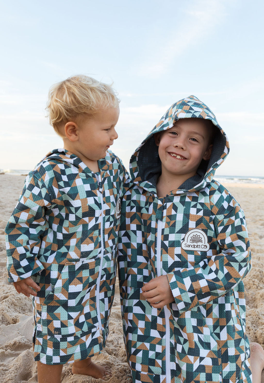 Quick-dry wearable beach towel for children – Earth & Sky