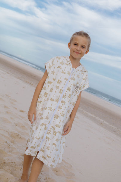Palm Tree Paradise kids wearable towel – short sleeve