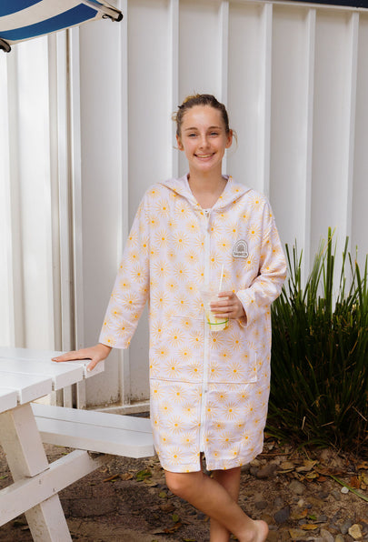 Kids hooded towel in yellow sunshine tones – zipped and soft