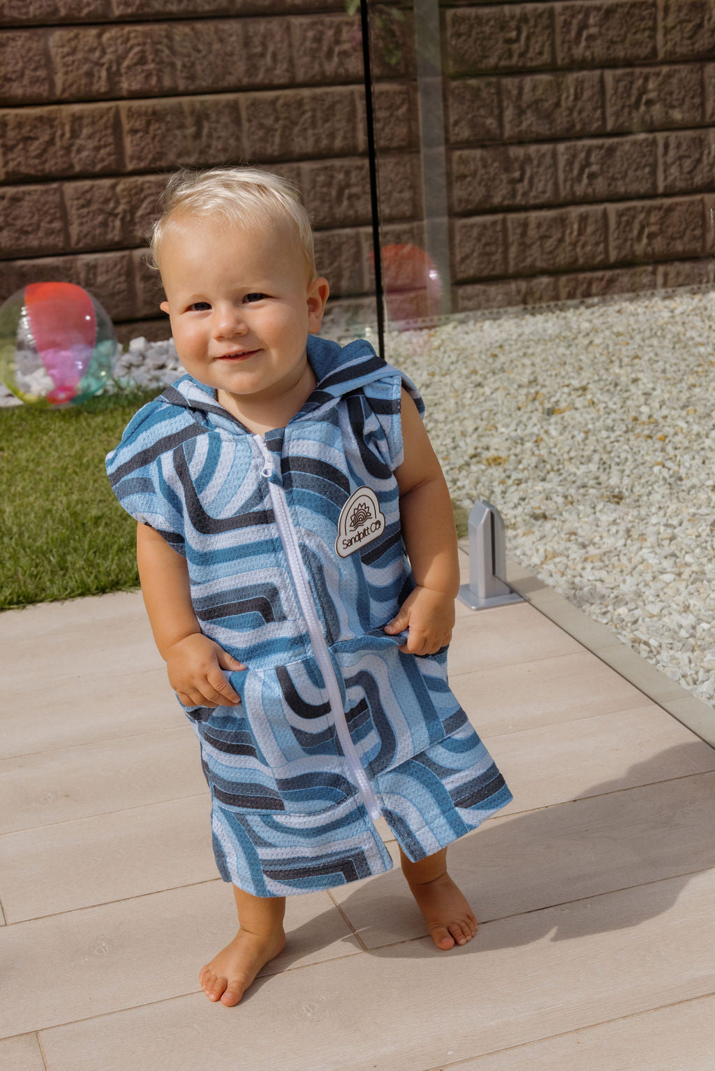 Ocean Tide sleeveless towel for toddlers – wearable and hooded