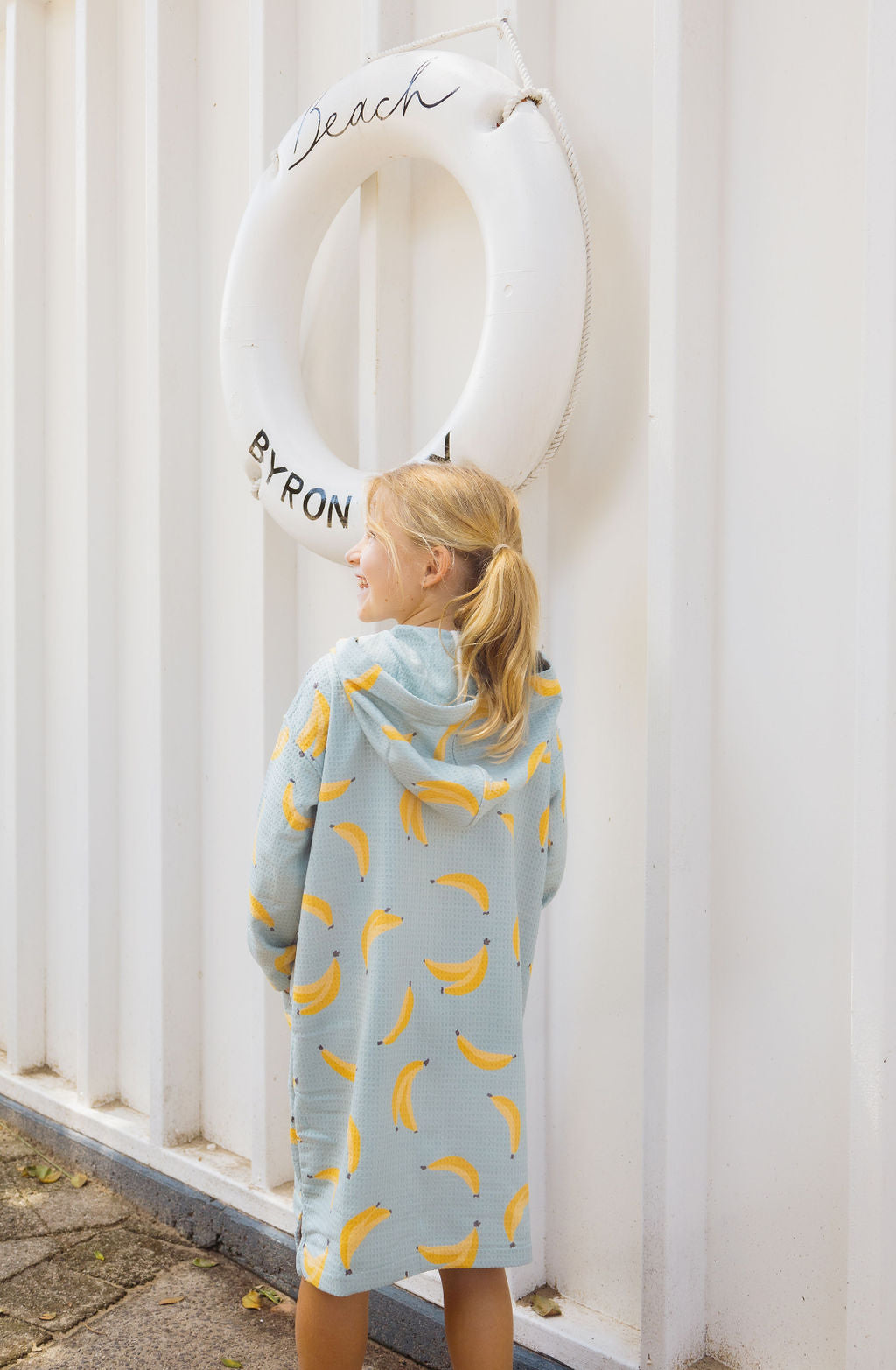 Bright yellow towel for kids – zipped and sand-free