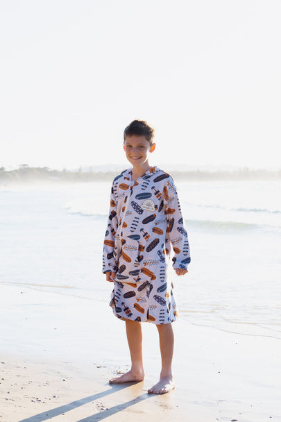 Surfing Safari kids towel – hooded beachwear in earthy tones