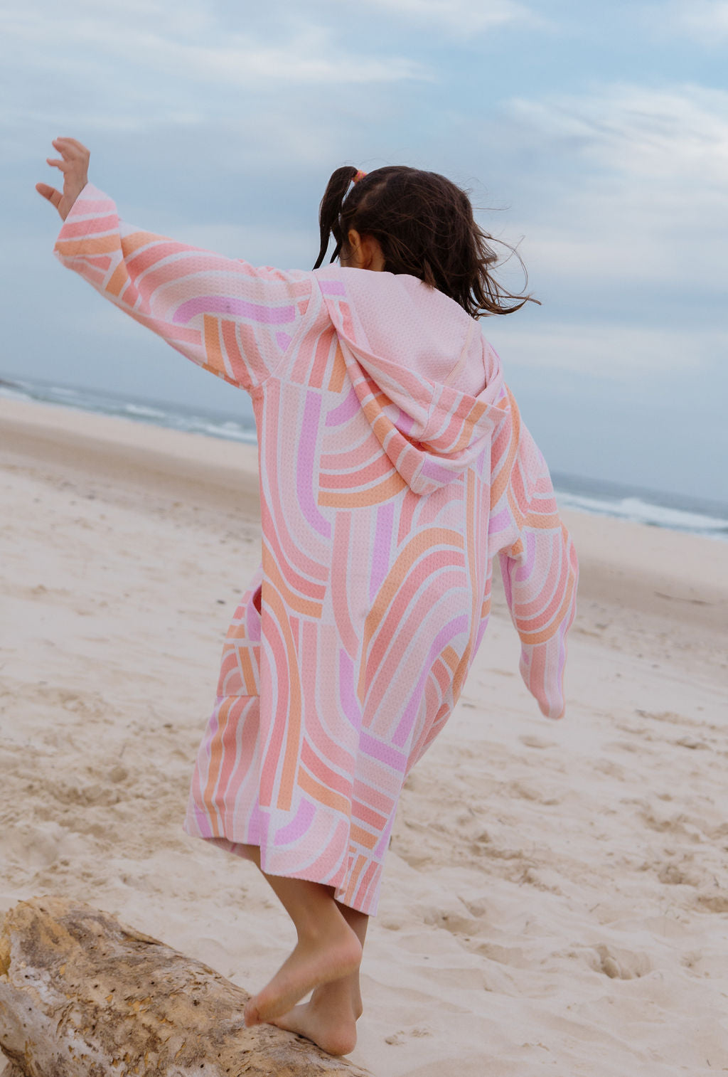 Pink and pastel wearable towel for kids – microfibre, sand-free