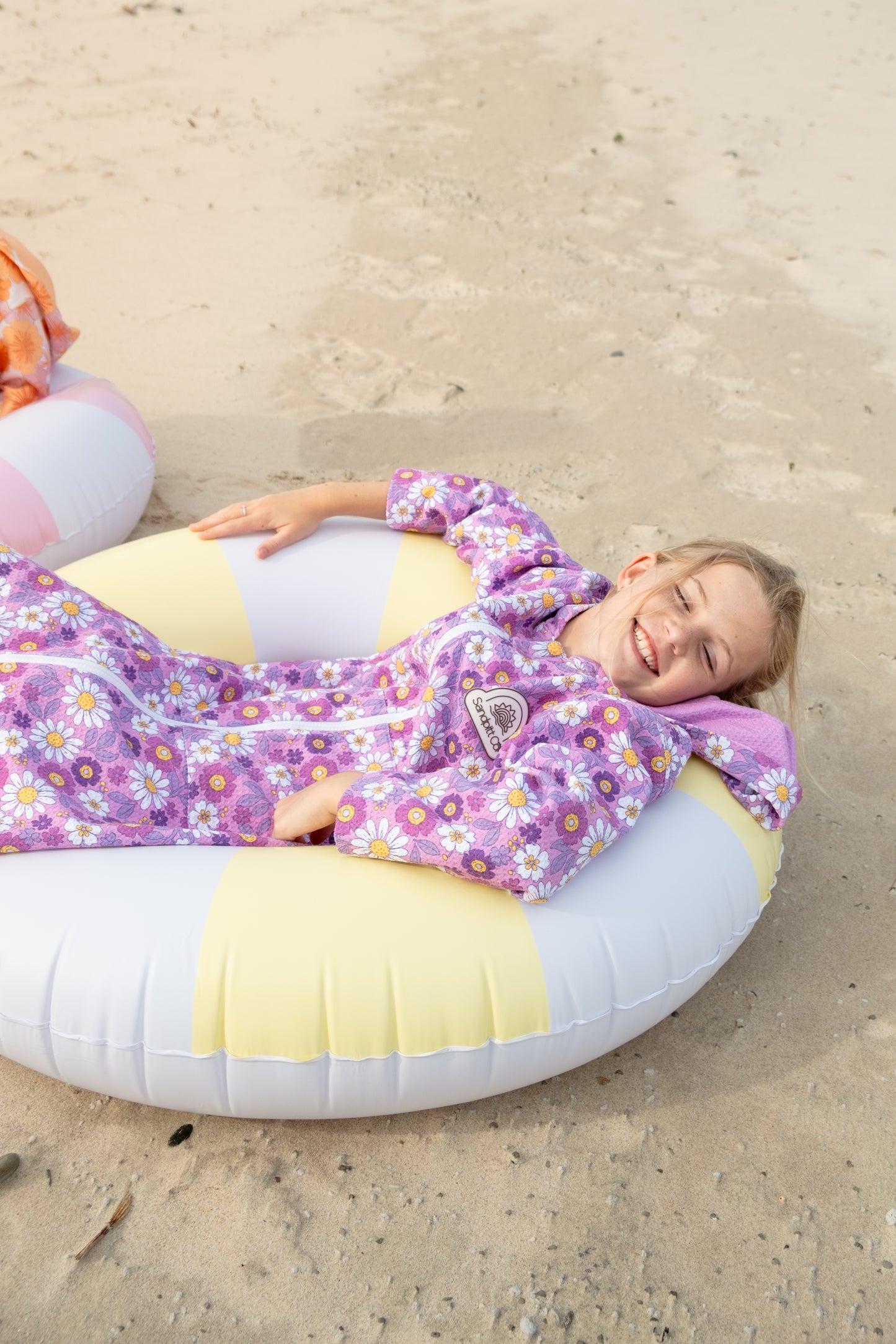 Kids Wearable Towel – Daisy 2.0 - Sand-Free Hooded Beach Towel