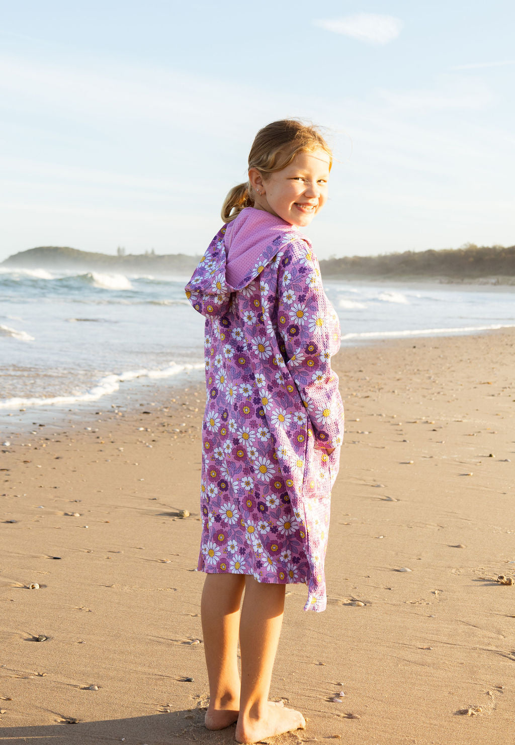Child in Daisy 2.0 microfibre towel at the beach